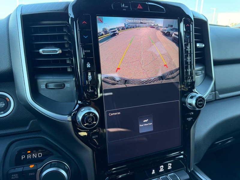 Ram 1500 Vehicle Full-screen Gallery Image 21