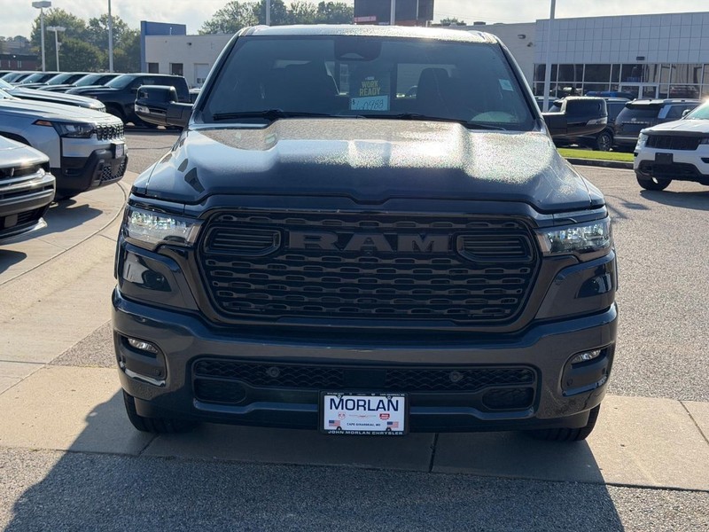 Ram 1500 Vehicle Full-screen Gallery Image 2