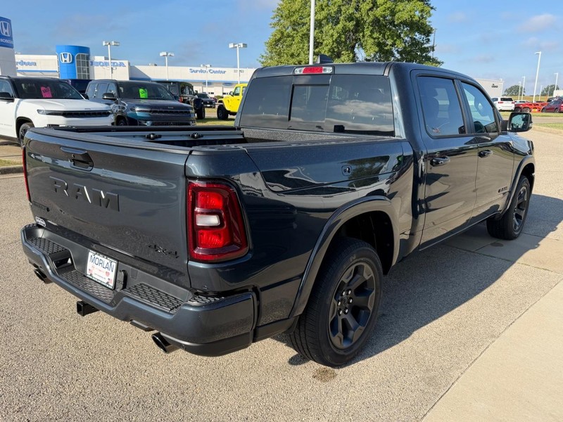 Ram 1500 Vehicle Full-screen Gallery Image 4