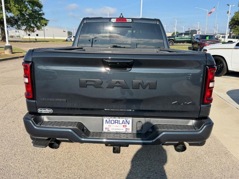 Ram 1500 Vehicle Full-screen Gallery Image 5