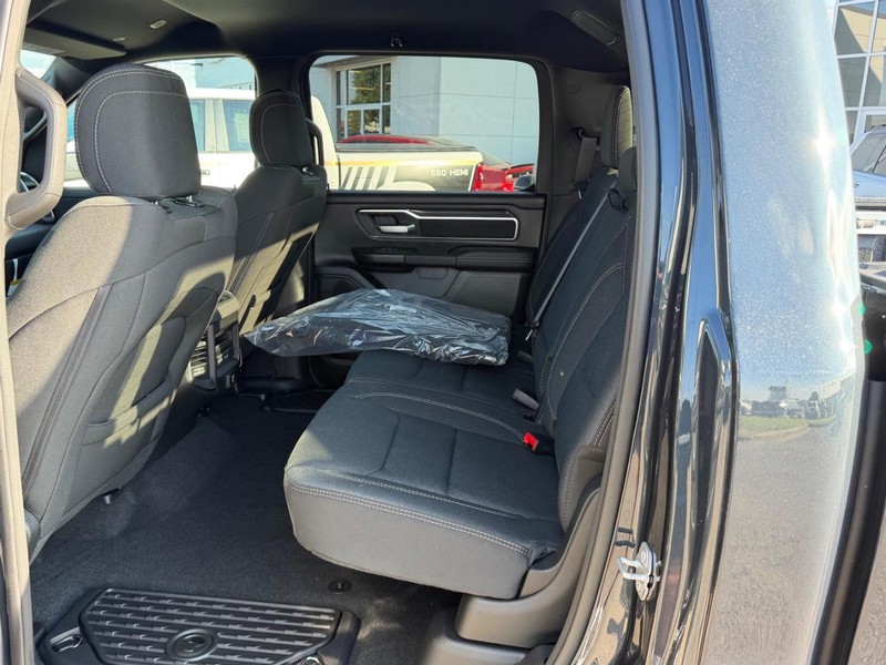 Ram 1500 Vehicle Full-screen Gallery Image 8