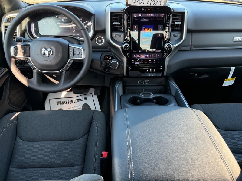 Ram 1500 Vehicle Full-screen Gallery Image 9