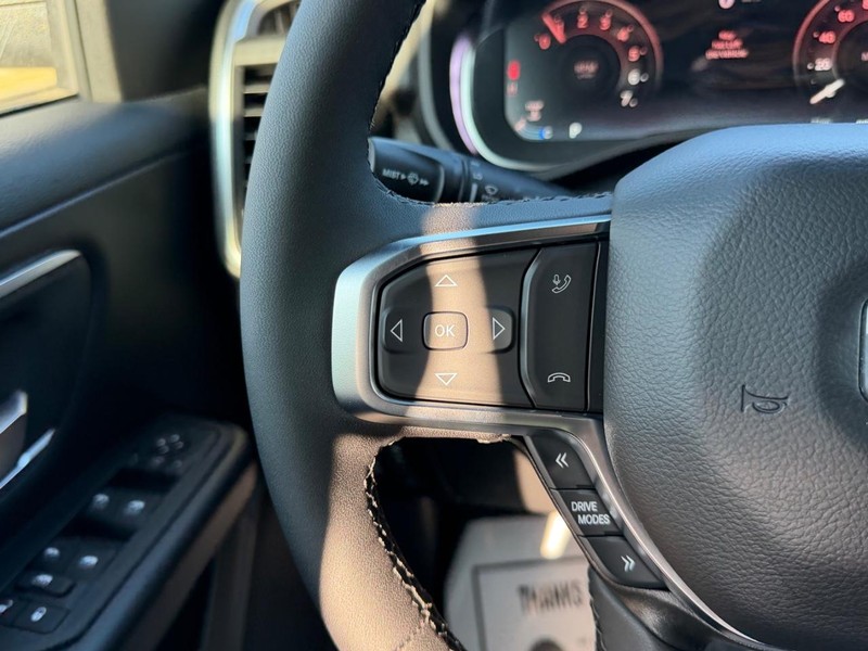 Ram 1500 Vehicle Full-screen Gallery Image 11