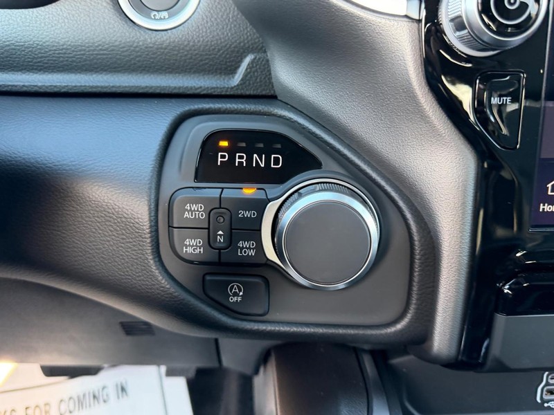 Ram 1500 Vehicle Full-screen Gallery Image 16