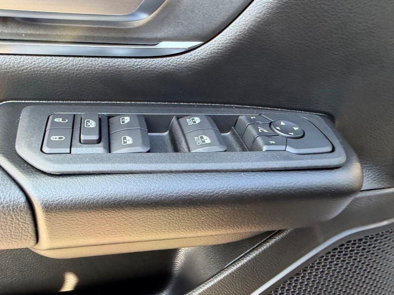 Ram 1500 Vehicle Full-screen Gallery Image 18