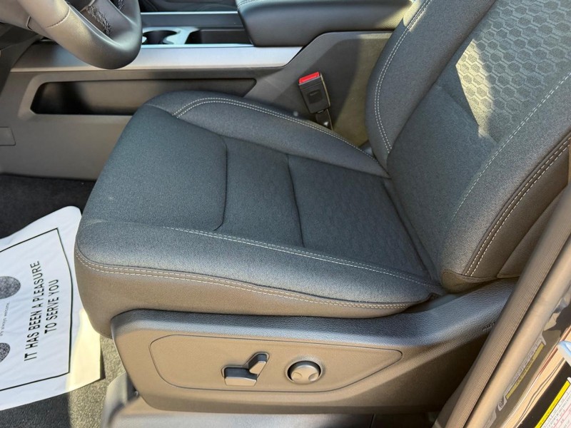 Ram 1500 Vehicle Full-screen Gallery Image 19
