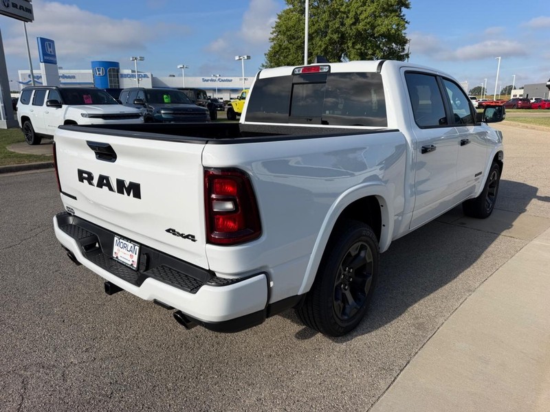 Ram 1500 Vehicle Full-screen Gallery Image 4