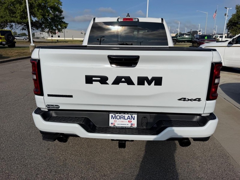 Ram 1500 Vehicle Full-screen Gallery Image 5