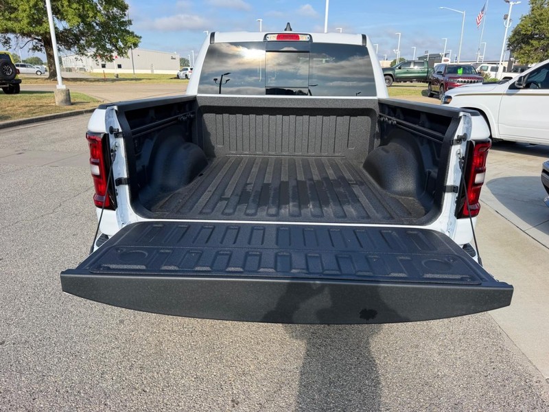 Ram 1500 Vehicle Full-screen Gallery Image 6