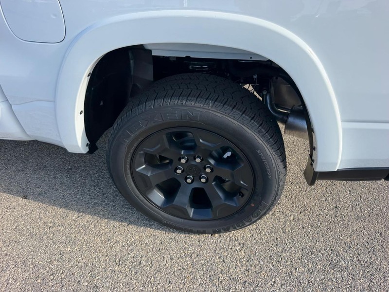 Ram 1500 Vehicle Full-screen Gallery Image 7