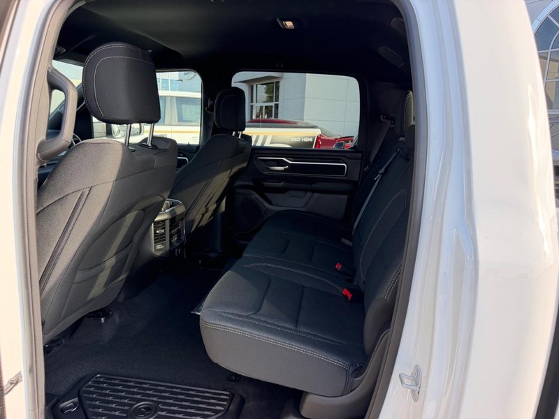 Ram 1500 Vehicle Full-screen Gallery Image 8