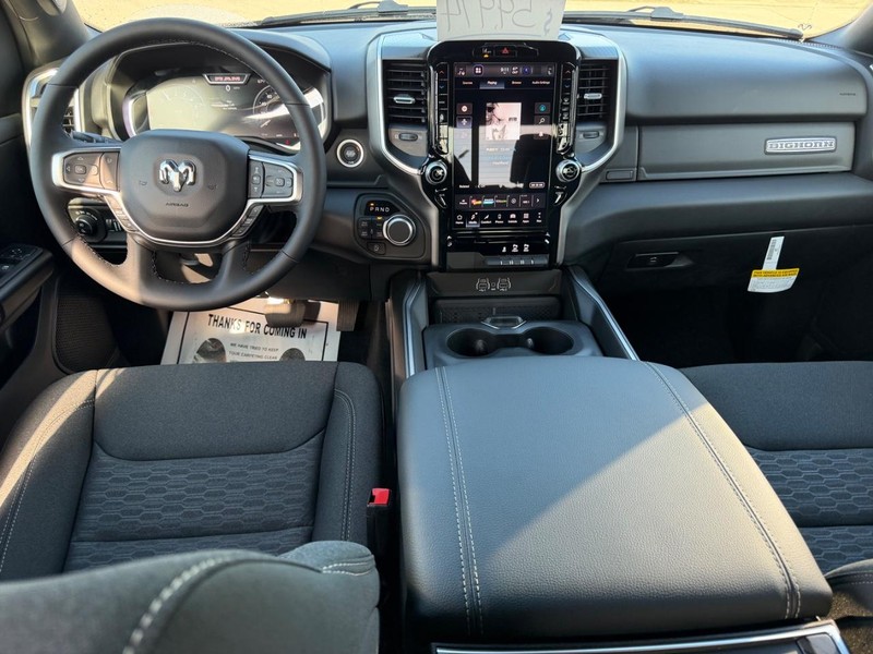 Ram 1500 Vehicle Full-screen Gallery Image 9