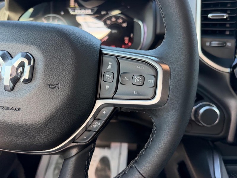 Ram 1500 Vehicle Full-screen Gallery Image 12