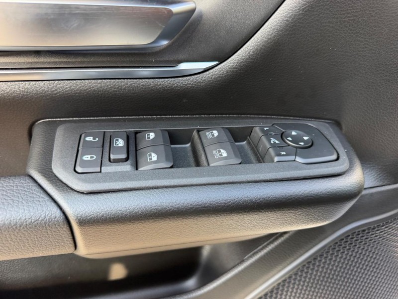 Ram 1500 Vehicle Full-screen Gallery Image 18