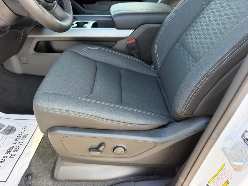 Ram 1500 Vehicle Full-screen Gallery Image 19