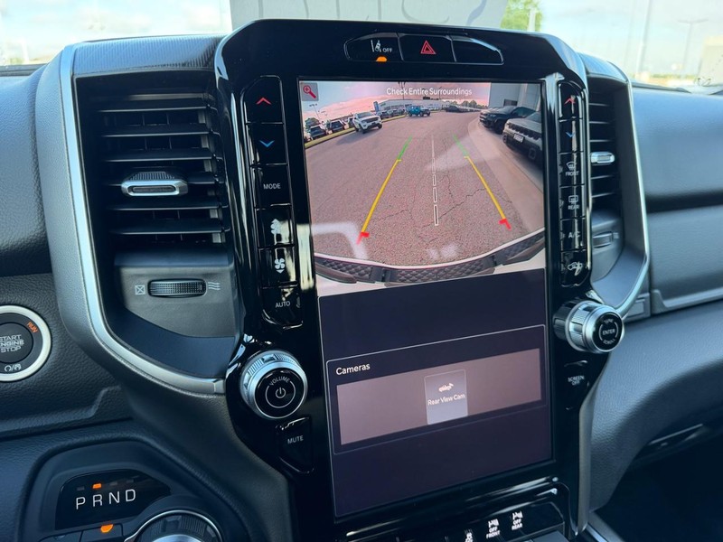 Ram 1500 Vehicle Full-screen Gallery Image 21