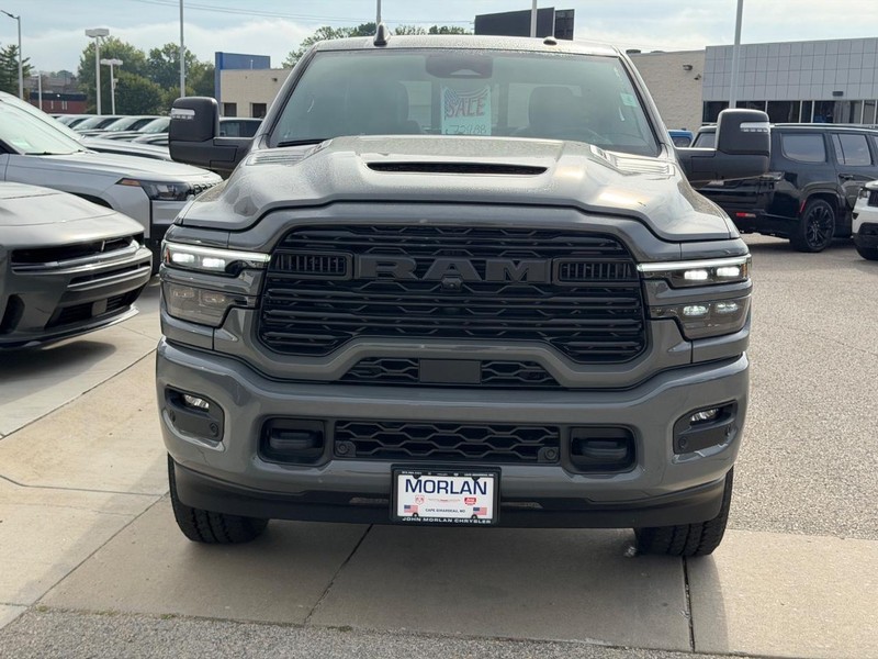 Ram 2500 Vehicle Full-screen Gallery Image 2