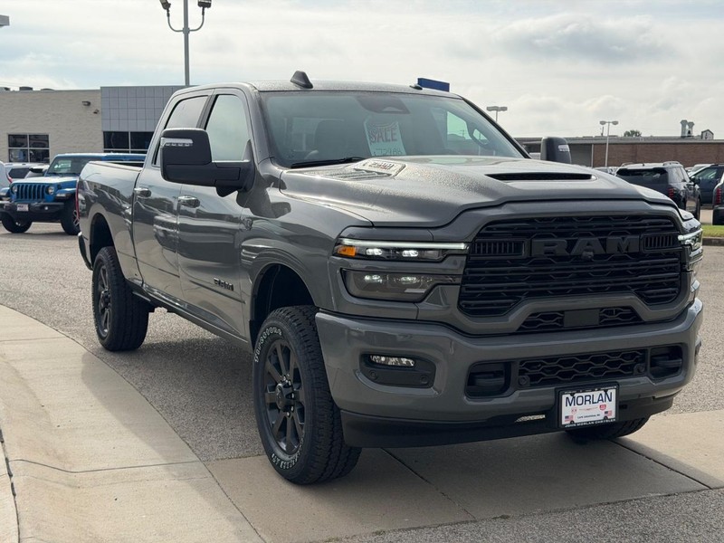 Ram 2500 Vehicle Full-screen Gallery Image 3