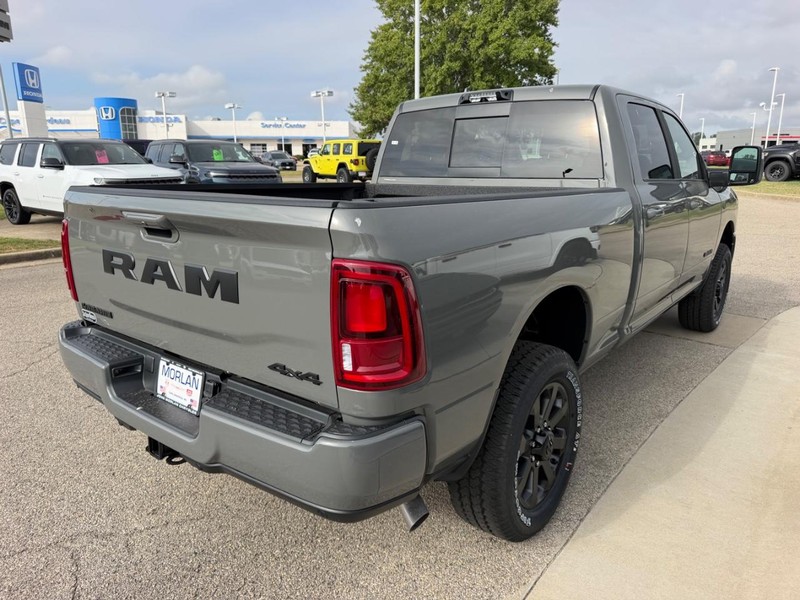 Ram 2500 Vehicle Full-screen Gallery Image 4
