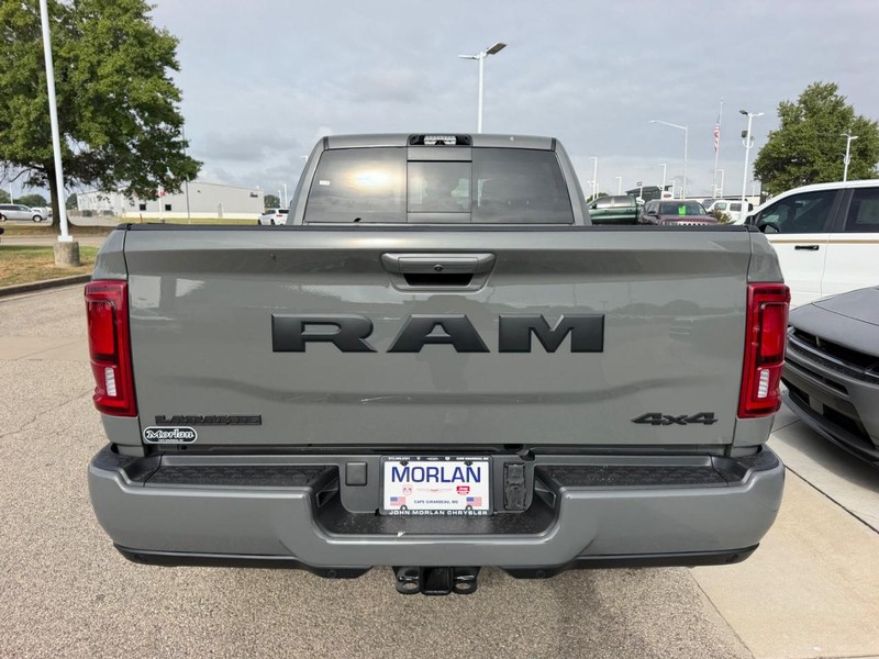 Ram 2500 Vehicle Full-screen Gallery Image 5