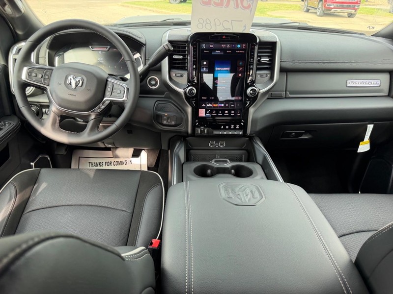 Ram 2500 Vehicle Full-screen Gallery Image 9