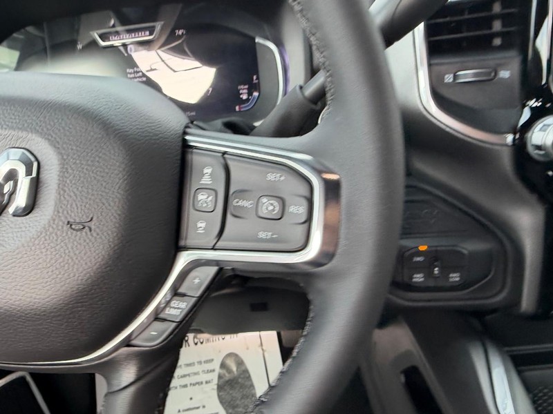 Ram 2500 Vehicle Full-screen Gallery Image 12