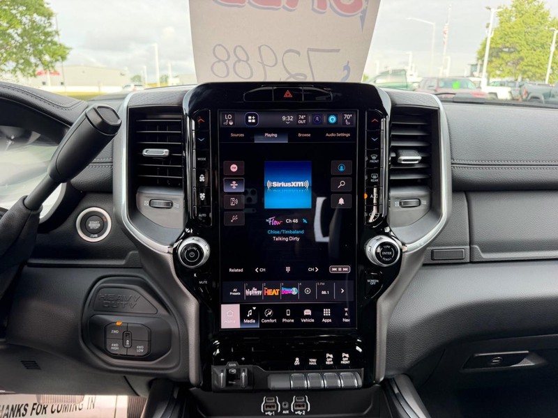Ram 2500 Vehicle Full-screen Gallery Image 13
