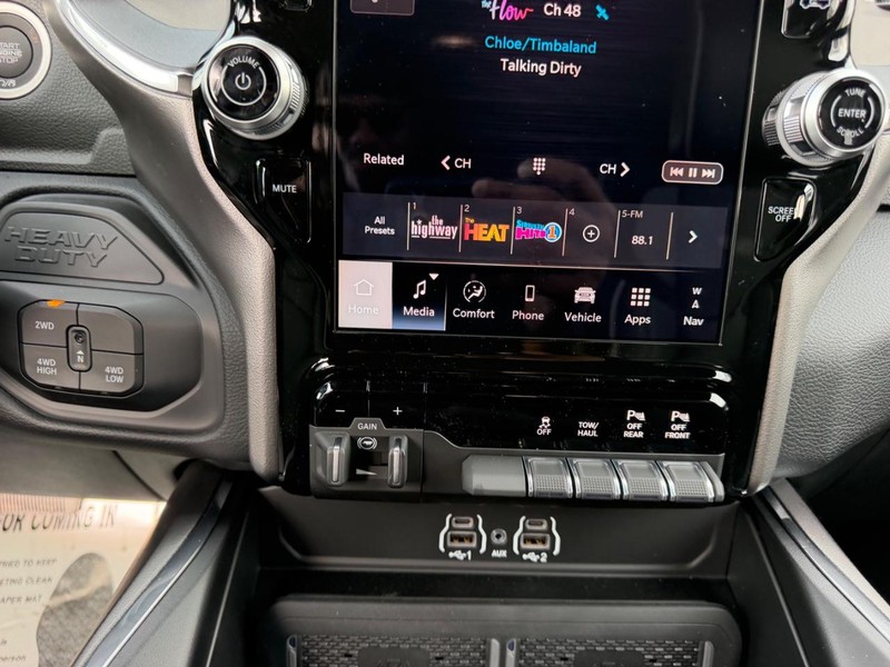 Ram 2500 Vehicle Full-screen Gallery Image 15
