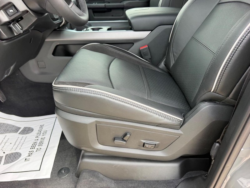 Ram 2500 Vehicle Full-screen Gallery Image 19