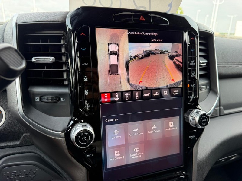 Ram 2500 Vehicle Full-screen Gallery Image 21
