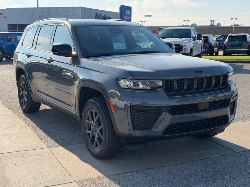 Jeep Grand Cherokee L Vehicle Full-screen Gallery Image 3