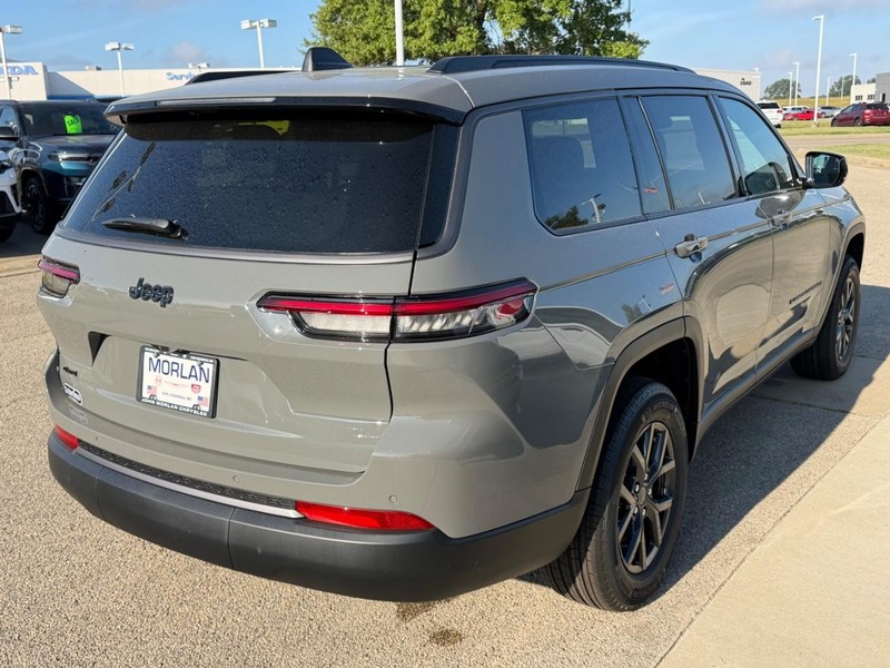 Jeep Grand Cherokee L Vehicle Full-screen Gallery Image 4