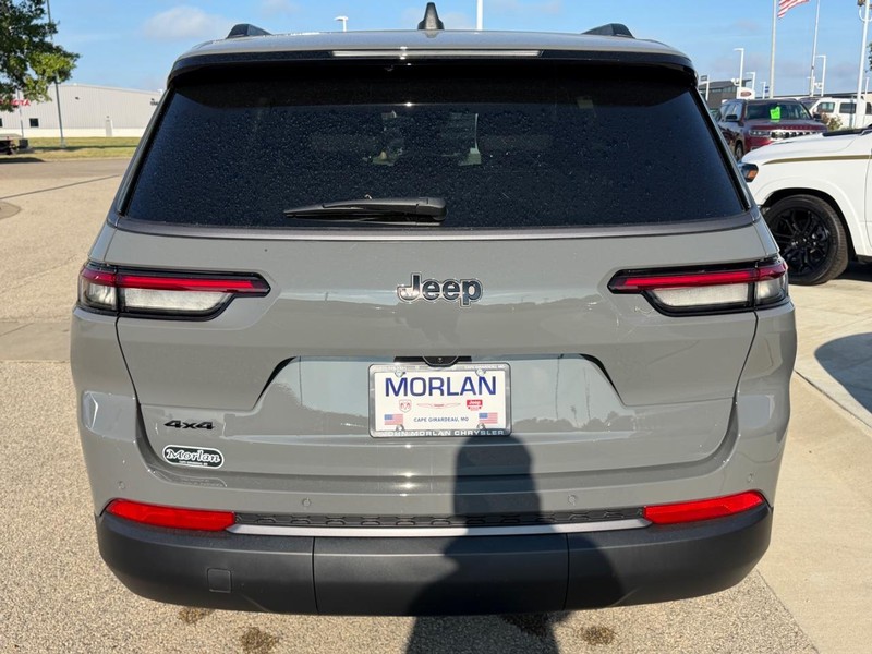 Jeep Grand Cherokee L Vehicle Full-screen Gallery Image 5
