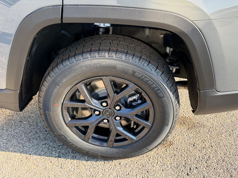 Jeep Grand Cherokee L Vehicle Full-screen Gallery Image 8