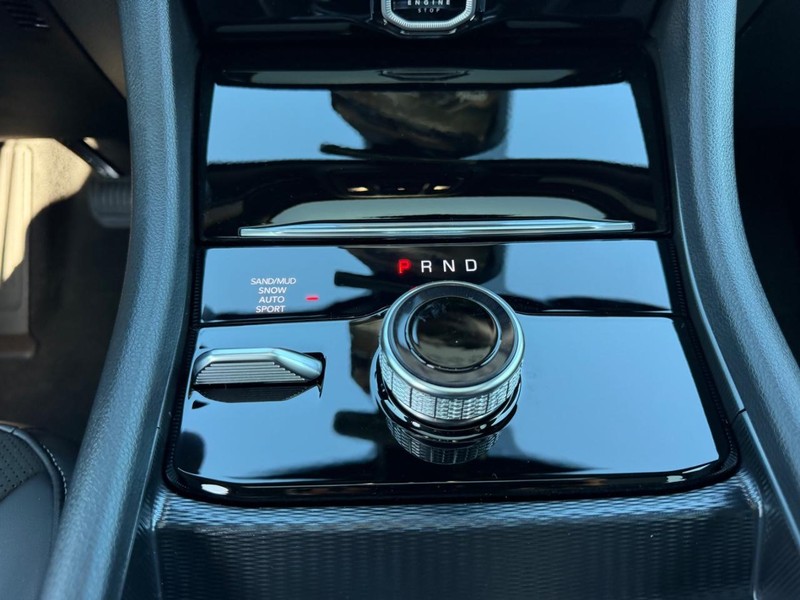 Jeep Grand Cherokee L Vehicle Full-screen Gallery Image 19