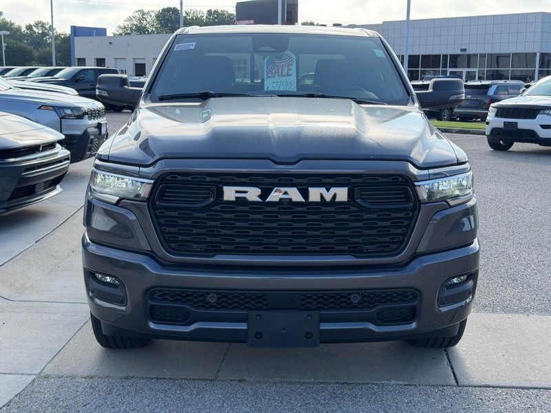 Ram 1500 Vehicle Full-screen Gallery Image 2