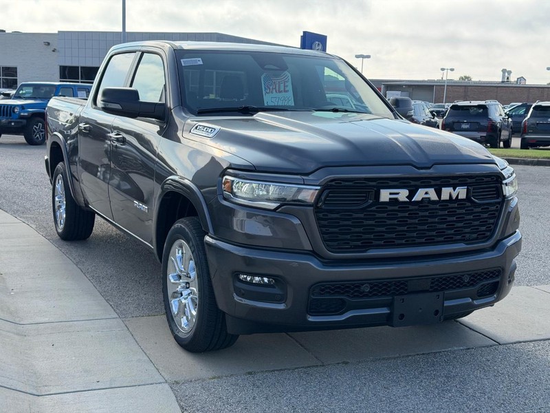 Ram 1500 Vehicle Full-screen Gallery Image 3