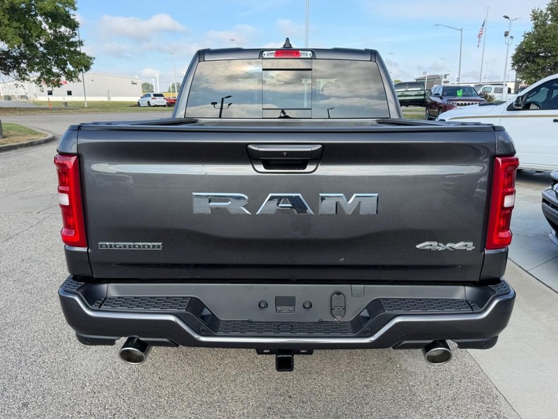 Ram 1500 Vehicle Full-screen Gallery Image 5
