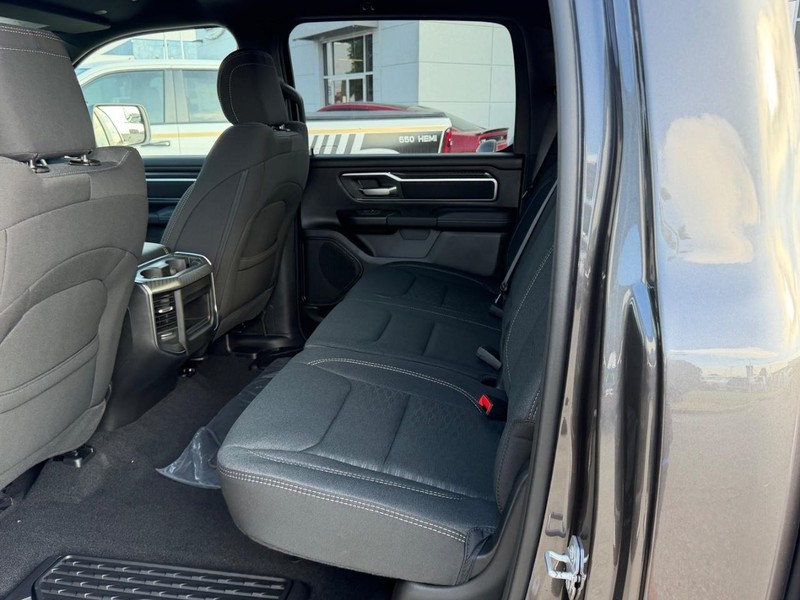 Ram 1500 Vehicle Full-screen Gallery Image 8