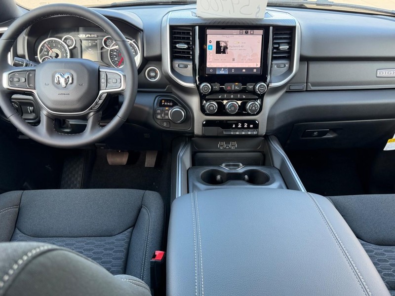 Ram 1500 Vehicle Full-screen Gallery Image 9