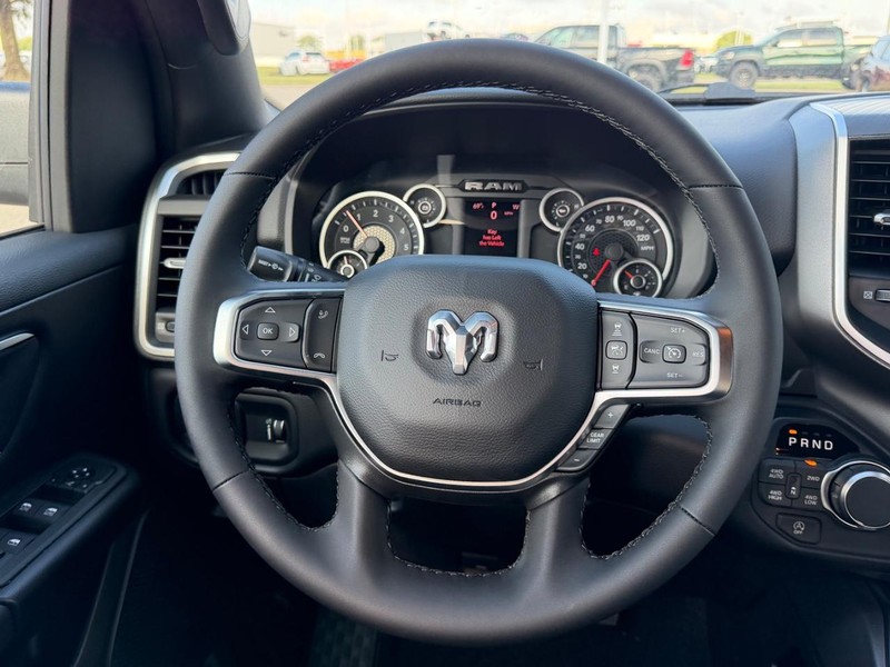 Ram 1500 Vehicle Full-screen Gallery Image 10