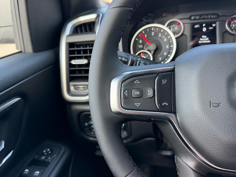 Ram 1500 Vehicle Full-screen Gallery Image 11