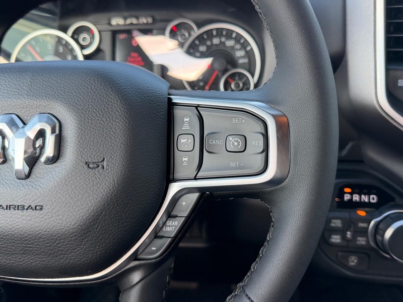 Ram 1500 Vehicle Full-screen Gallery Image 12