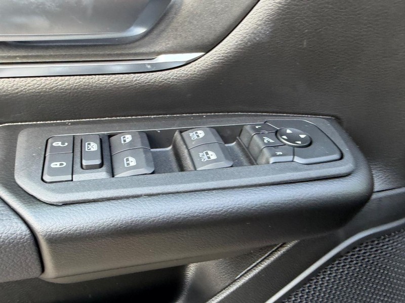 Ram 1500 Vehicle Full-screen Gallery Image 17