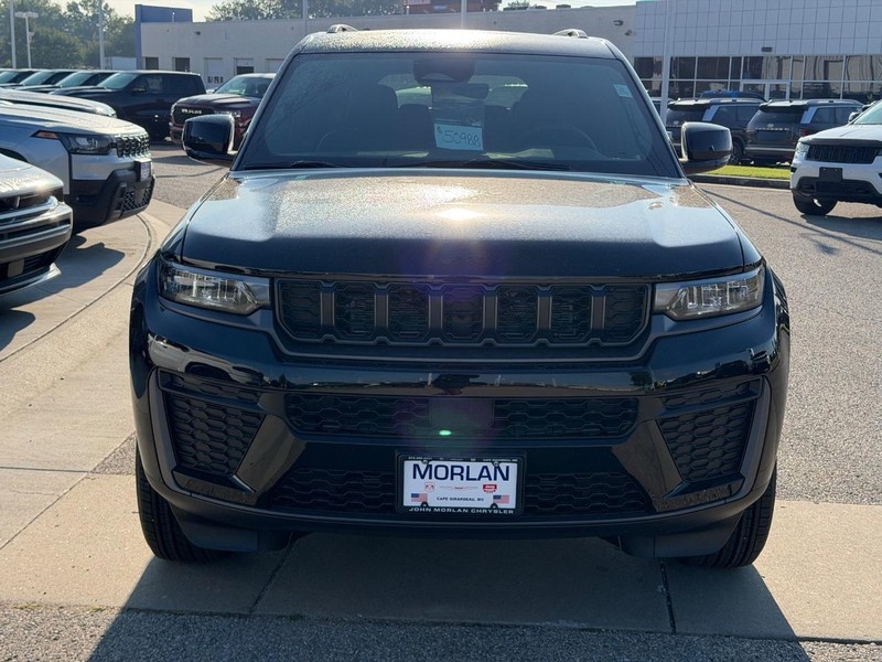 Jeep Grand Cherokee L Vehicle Full-screen Gallery Image 2