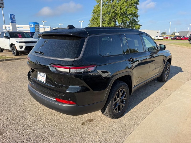 Jeep Grand Cherokee L Vehicle Full-screen Gallery Image 4