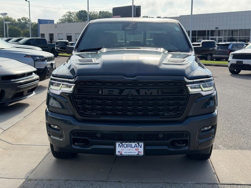 Ram 1500 Vehicle Full-screen Gallery Image 2