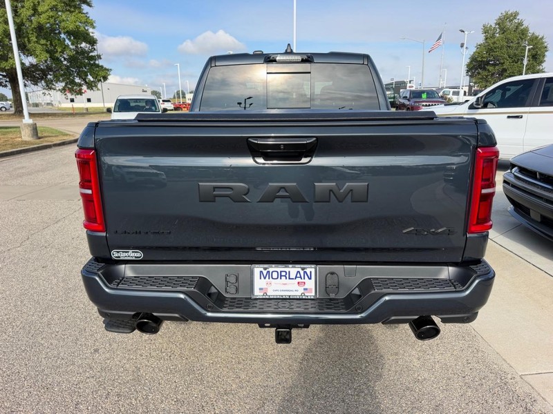 Ram 1500 Vehicle Full-screen Gallery Image 5