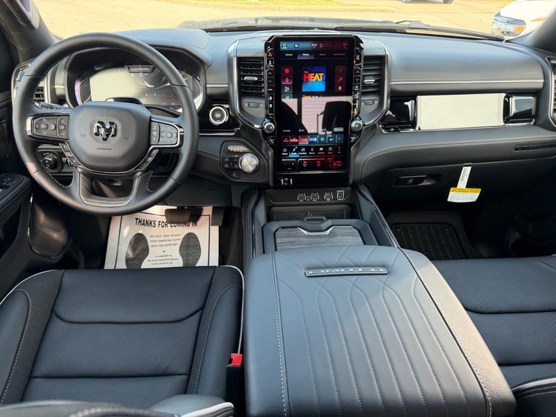 Ram 1500 Vehicle Full-screen Gallery Image 10