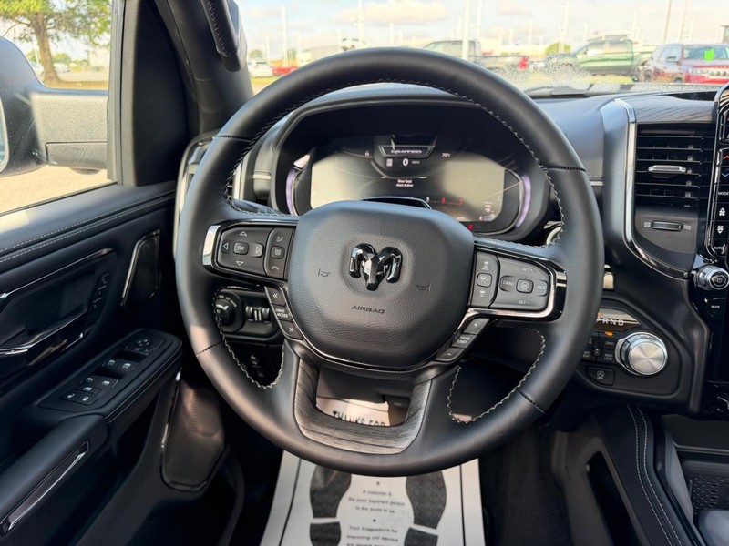 Ram 1500 Vehicle Full-screen Gallery Image 11